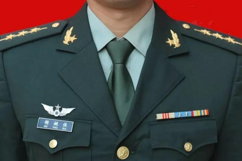 军队级别是看军衔还是资历章,一张图看懂解放军级别资历章