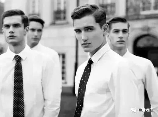 白衬衫发黄洗白可以用84消毒液吗,白衬衫放久了发黄怎么洗白