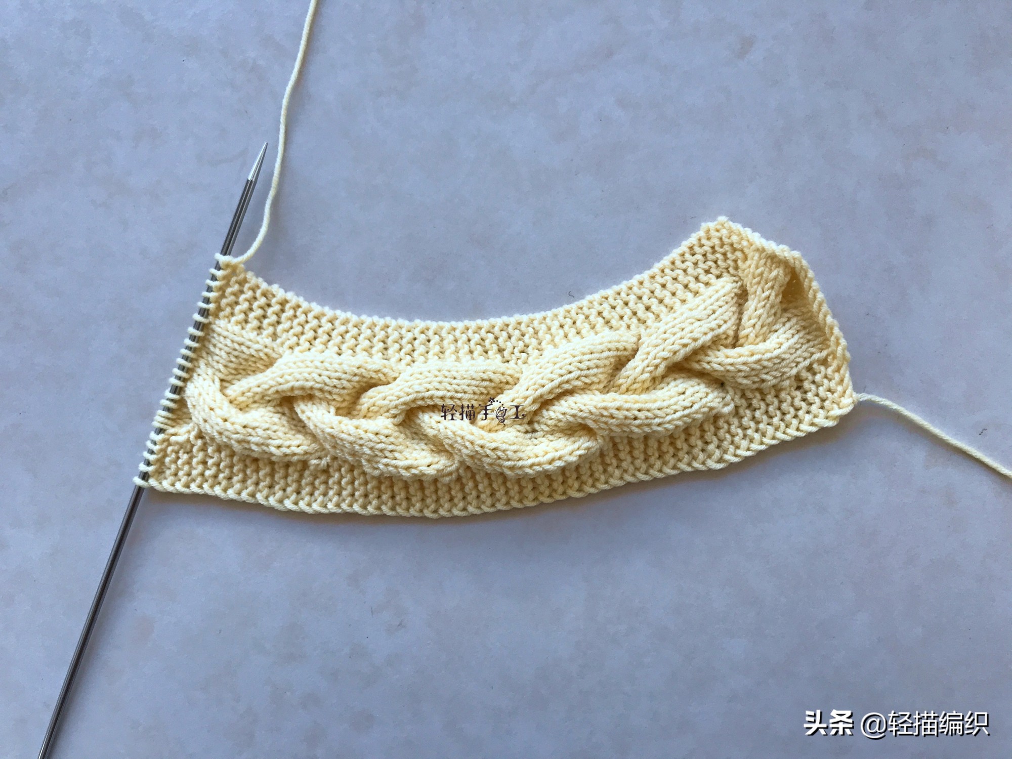 蓝颜色麻花式的地板袜编织教程,手工编织两边麻花地板袜视频教程