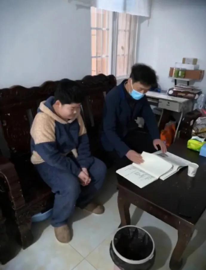 狗狗偷吃红烧肉还把主人坑惨了,狗狗偷吃了好多宠物零食