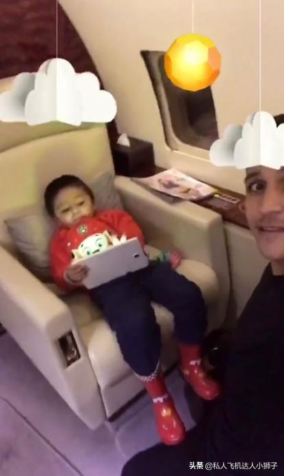 足坛球星私人飞机,足球球星坐私人飞机