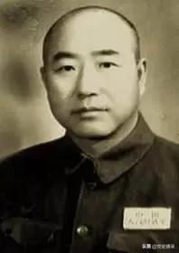 二十三兵团,绥远起义部队组成,缩编为69军后董其武是正兵团级军长,毛主席鼓励“当军长好”