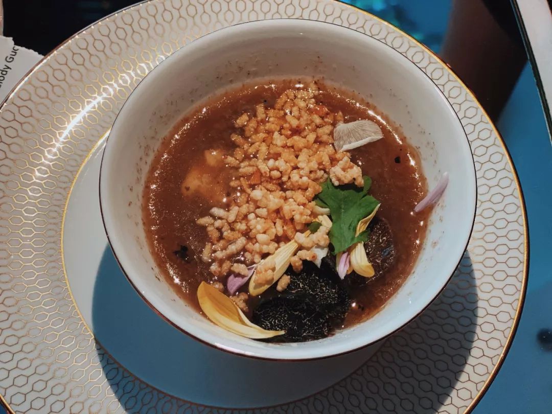 睡在获奖无数的这家酒店，一晚吃掉14颗星米其林，这样的旅行爱了