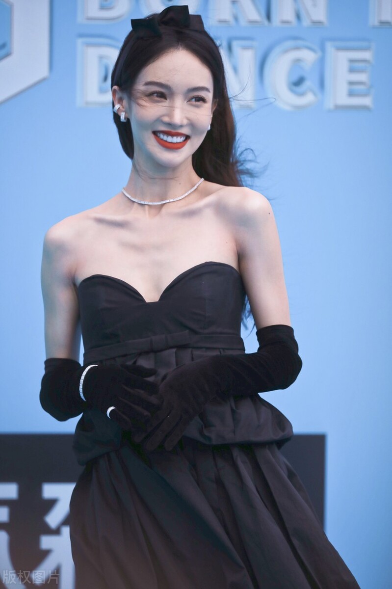 最近瘦出排骨胸的女明星,瘦出排骨胸的女星