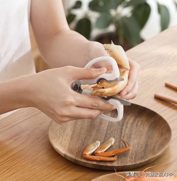 在名创优品50块钱能买多少盲盒,在名创优品100块钱买化妆品