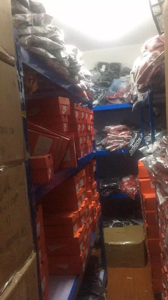 不得了了，你的阿迪耐克可能是假的，查获阿迪耐克近万双莆田假鞋