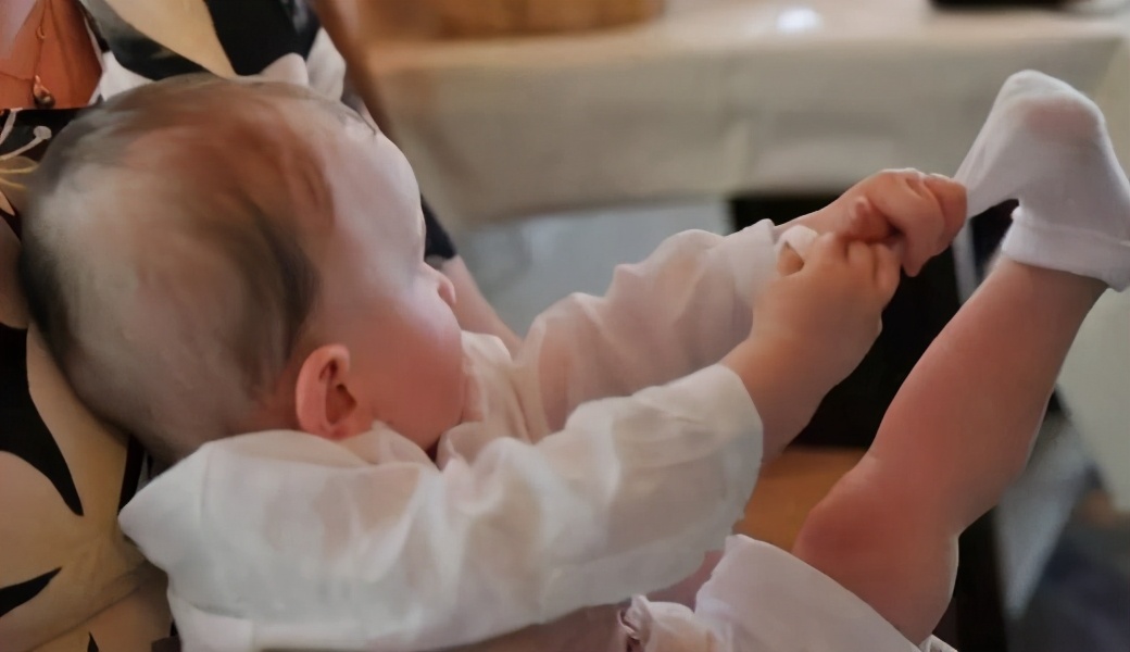 新生儿会比大人怕冷吗,刚出生的宝宝要比大人怕冷吗