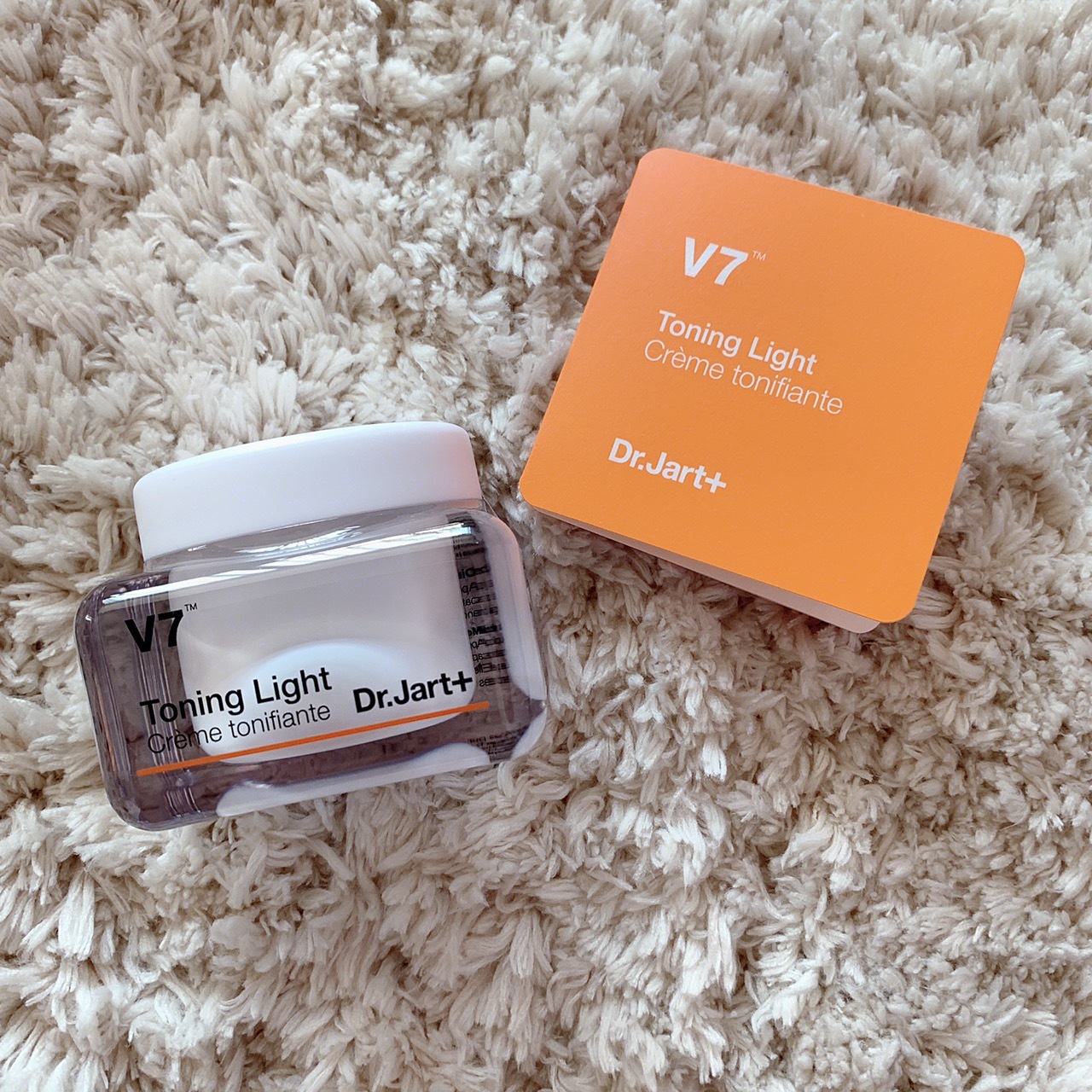 魅克拉奶芙素颜霜值不值得入手,黛格娜素颜霜值不值得入手