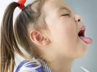 孩子干咳咳不出痰是怎么回事,孩子干咳无痰咳得厉害是怎么回事