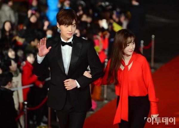 穿搭|美日韩高甜明星CP：遇见对的人，戏里戏外每天都是情人节