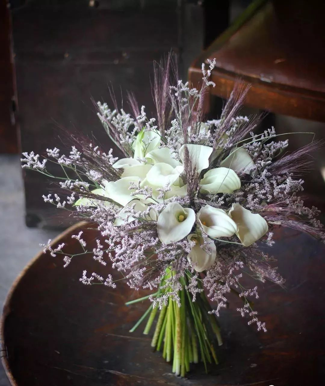 鲜花店日常换水整理花材,花要不要经常换水