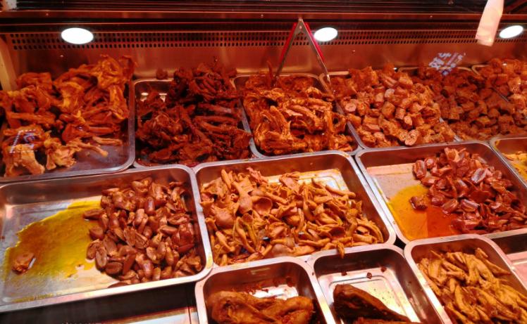 奇才戴文军，靠“偷师”反超周黑鸭，年赚40亿，全国门店上万家