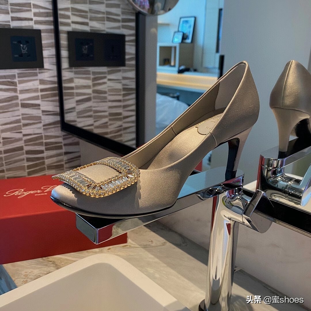 特适合春季的6款高跟鞋,中跟时尚潮流高跟鞋搭配