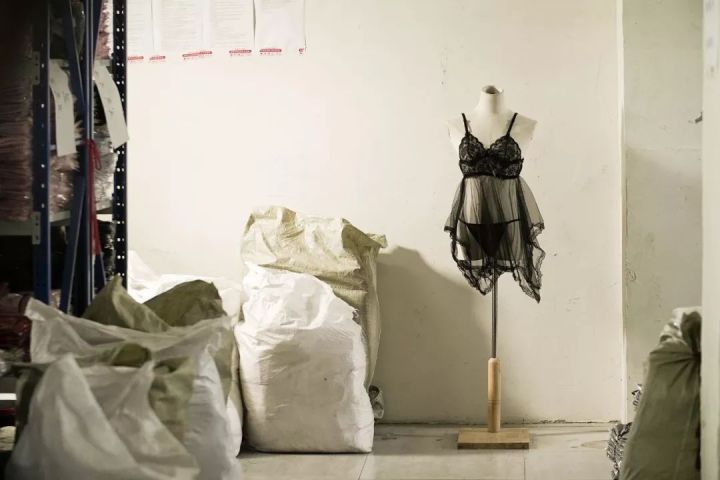 90后小伙休学创业,90后卖内衣赚3亿