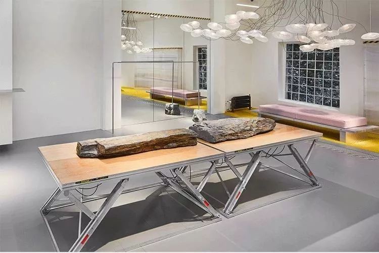 从濒临倒闭到年营收25万,从濒临倒闭到市值266亿