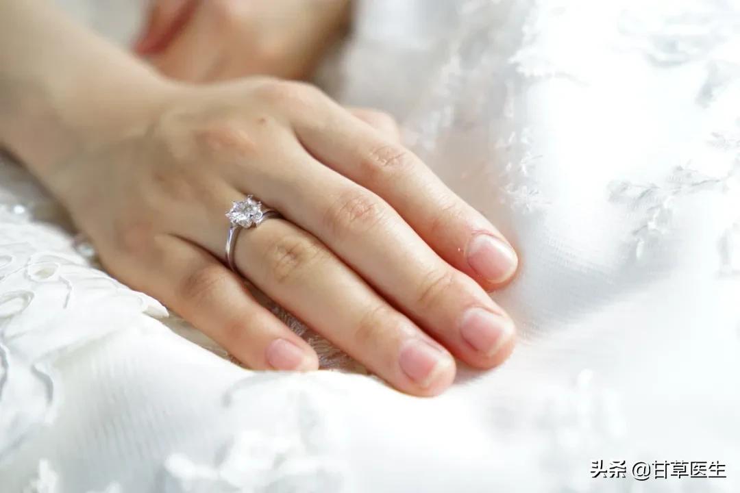 指甲出现这几种变化可能是肿瘤,心血管疾病指甲有变化吗