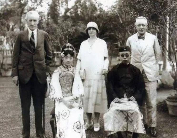 末代皇帝婉容出轨是哪一集,婉容的象牙烟枪