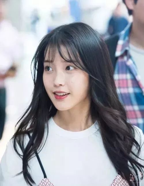 新年发型推荐齐肩发发量多,30-40岁适合发型男士圆脸发质细软