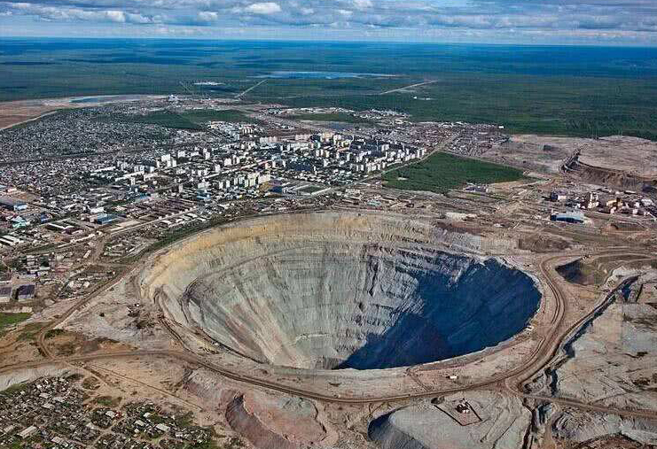 地球内部引力随高度怎么变化,向地球深部进军