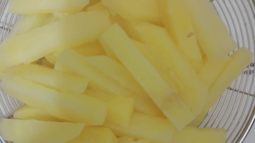 自制炸薯条一定要冷冻吗,自制肯德基炸薯条的做法