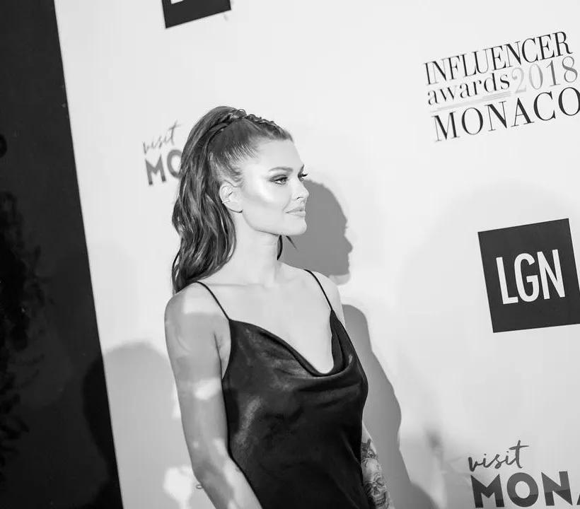 浪到福布斯封面,还成为带货第一人,这位法国姐姐很不一般