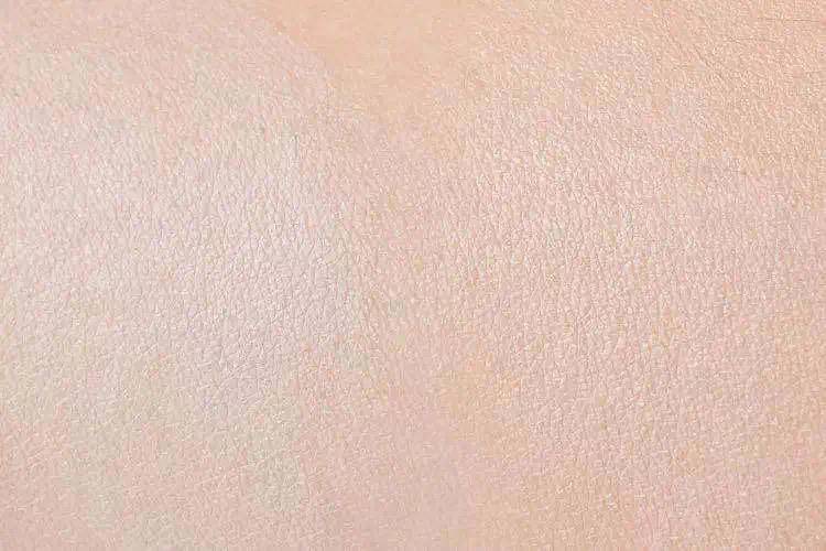 年会你会被同事夸的!打造水润服帖的天生好皮,它不能少