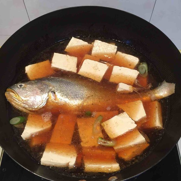 炖鱼汤一般什么鱼炖的好吃,炖鱼汤要用什么鱼做才好吃有营养