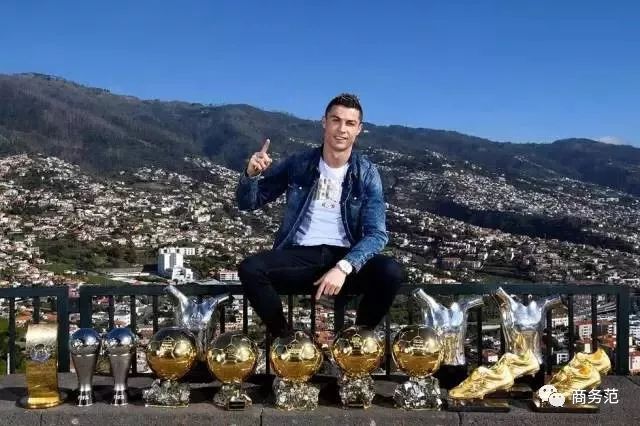 c罗36岁依然保持完美身材,36岁的c罗还在拼命吗