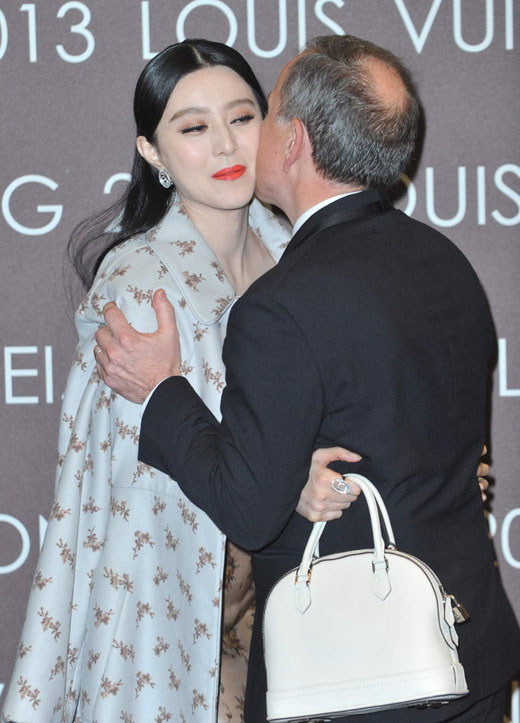 lv和bv哪个高档,lv和bv哪个档次高女包