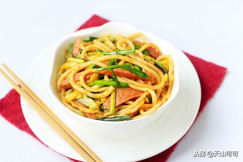 家常炒米粉简单又好吃,炒米粉怎么让不粘不坨又好吃