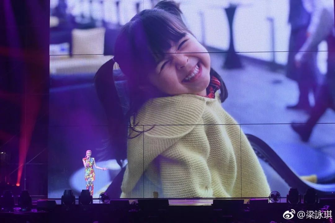 ​都说小糯米神似杨幂美到犯规，梁咏琪女儿的混血颜才堪称一绝