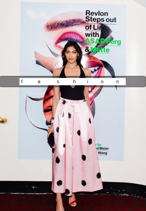 穿腻了圆领,穿圆领和v领哪款好看