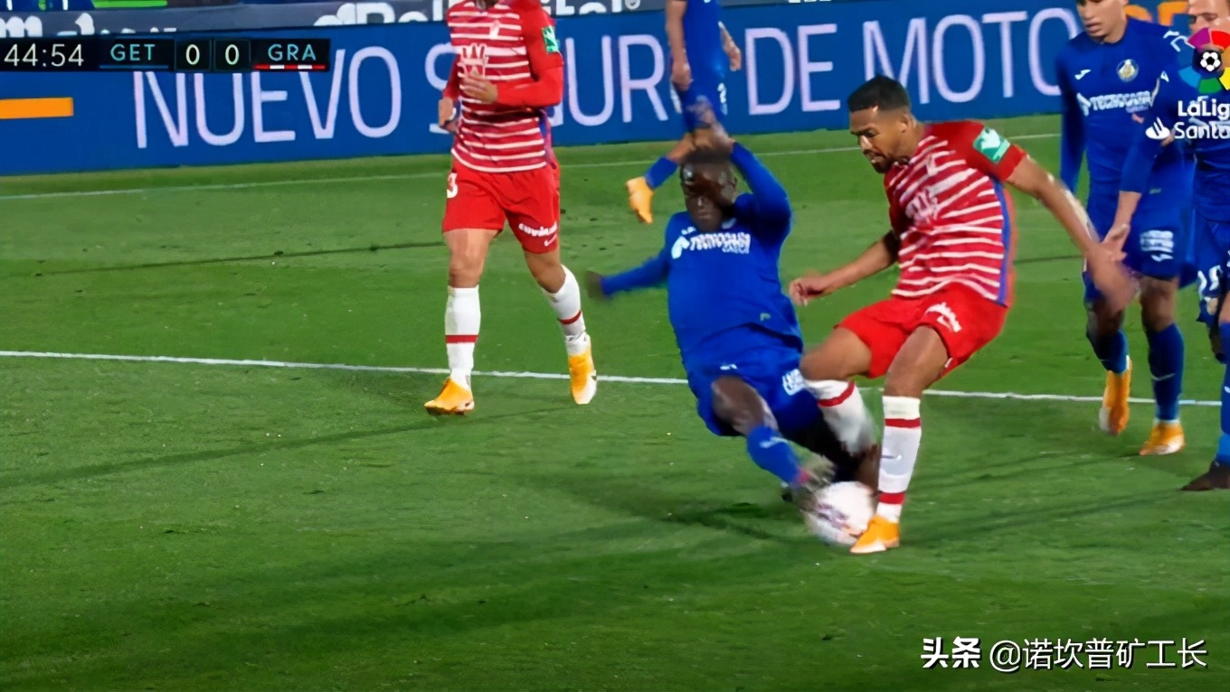 var足球争议,var介入点球改判任意球