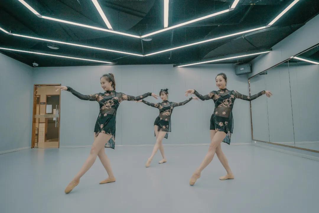 怎样练成舞蹈生同款大长腿？舞蹈生私藏秘诀公布，快练起来