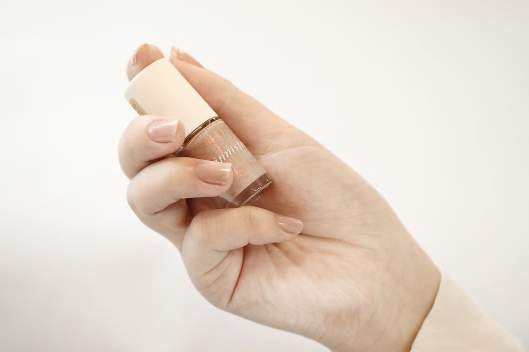 美甲小白建议买什么颜色的指甲油,好看百搭指甲油推荐