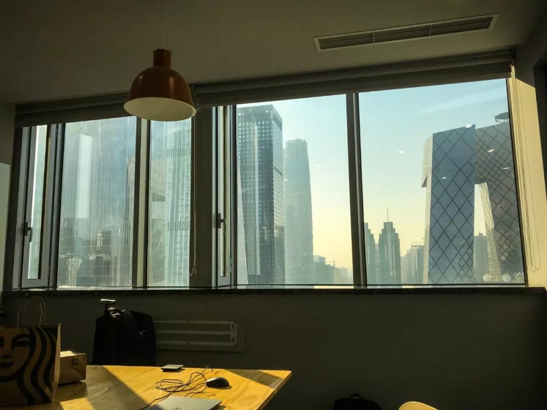 两个男人天天聊天到凌晨两三点,两个男人4小时谈话