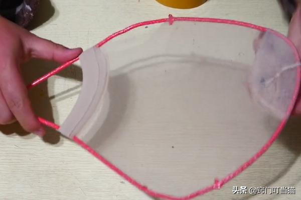 旧衣架上面的袜子,旧衣架套上的袜子