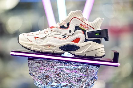 361戈登联名篮球鞋,361签约阿隆戈登