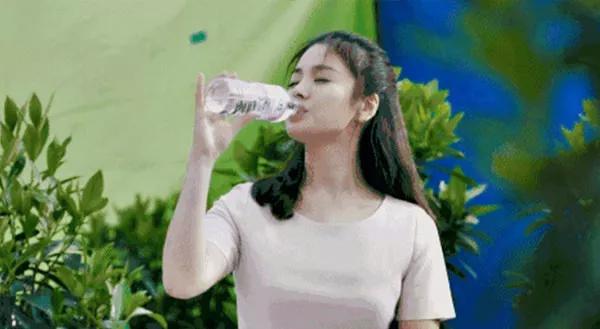 冰镇白酒调配,冰镇啤酒怎么喝才爽