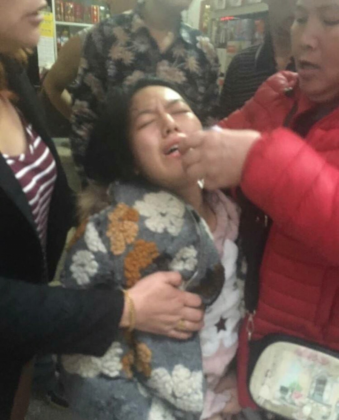 遭夫家频频家暴还能忍？请在腥风血雨来临前，早点断舍离