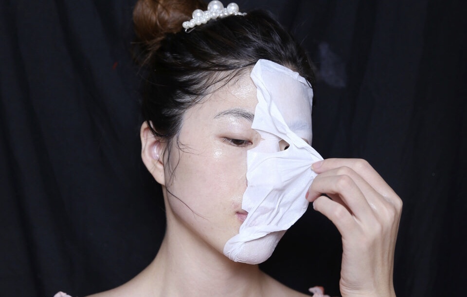 羽绒服被太阳晒变颜色如何修复,晒后修复在家怎么做