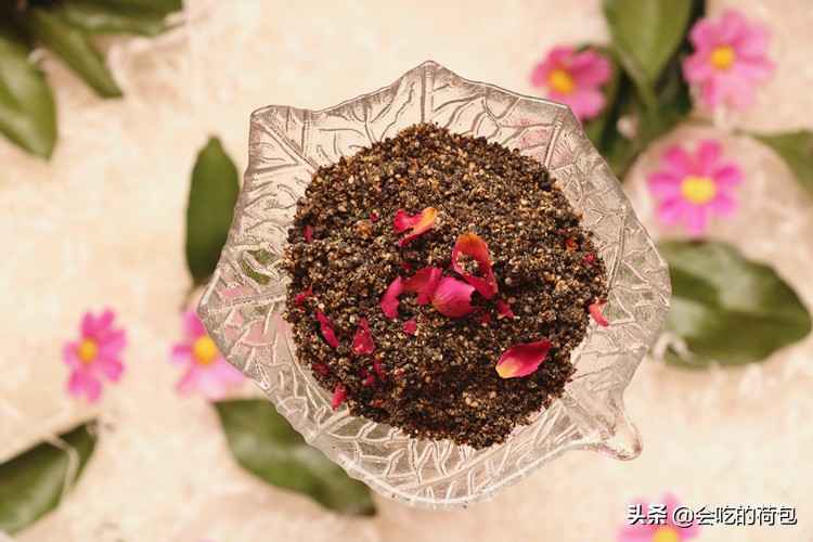 吃黑芝麻的好处补血养颜,吃黑芝麻功效好处