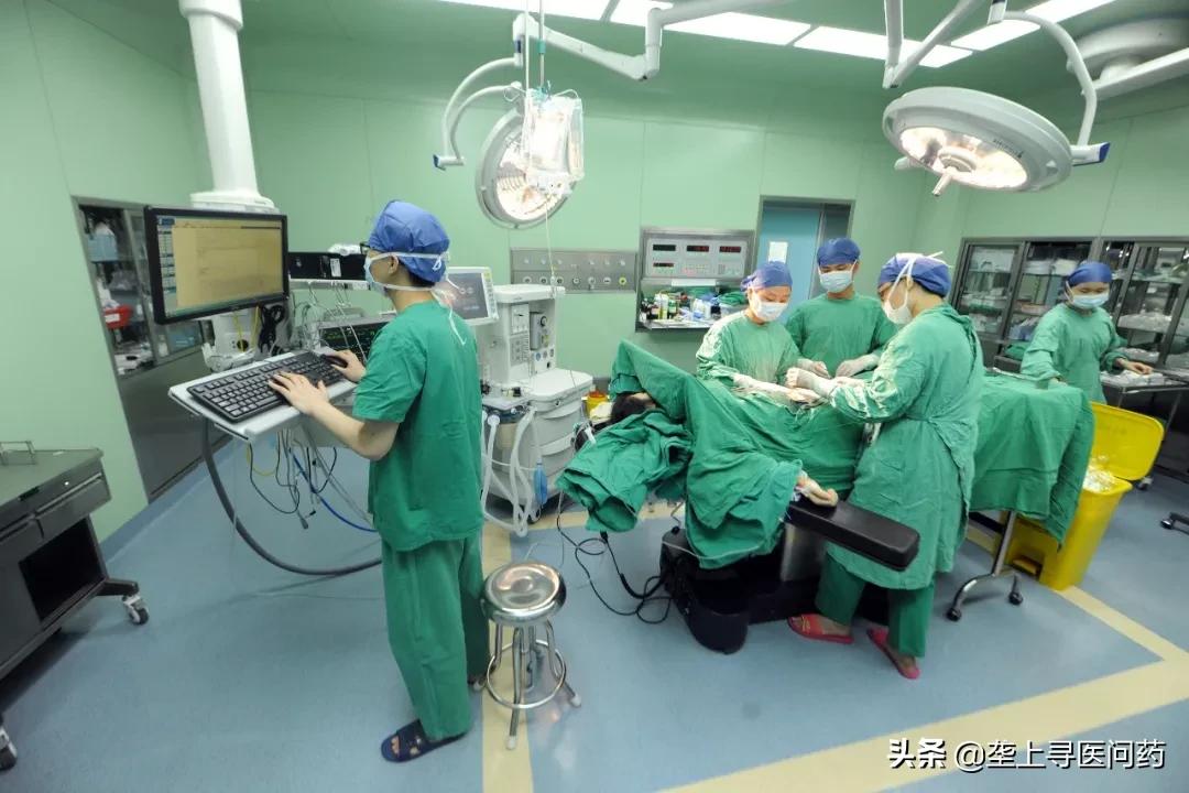 好消息！12月27日上午，协和医院西院（汉阳沌口）住院部一楼大厅举行大型专家义诊活动，义诊当天挂号费全免