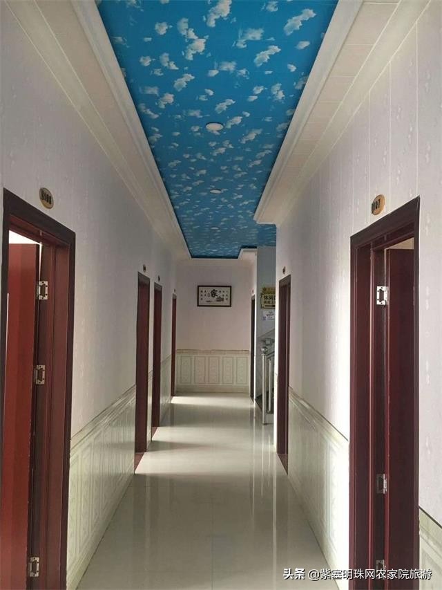 去赶海抓螃蟹海边淋雨捡贝壳,来海边抓螃蟹拾贝壳