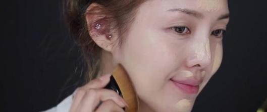 40岁女人新手化淡妆最简单方法,如何化出白天出门好看的淡妆