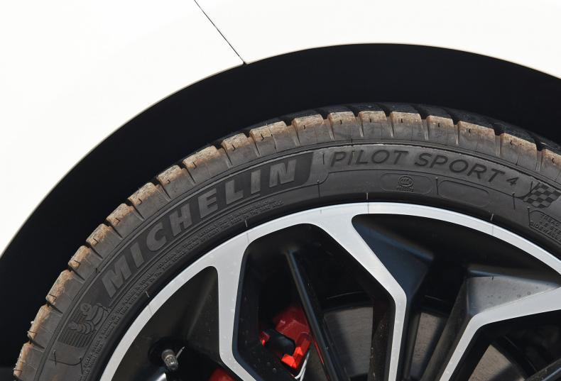 福克斯active和stline哪个好,福克斯stline测评宽面车神