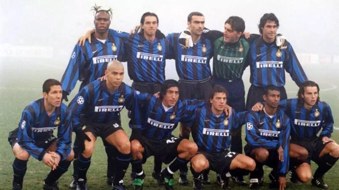 足球新赛季球衣宣传片,足球球衣广告