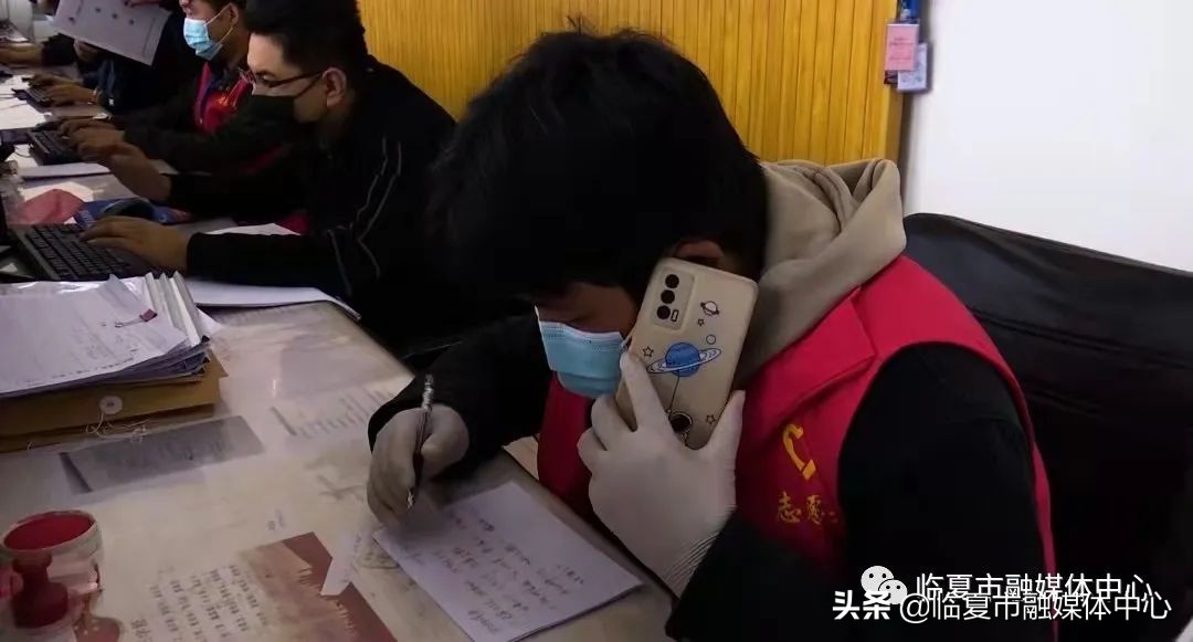 临夏市东区街道李孟社区：“跑腿代购”服务为疫情防控增添别样温情