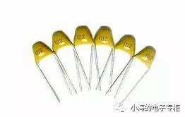 电容是什么样子,电容是什么材料做的