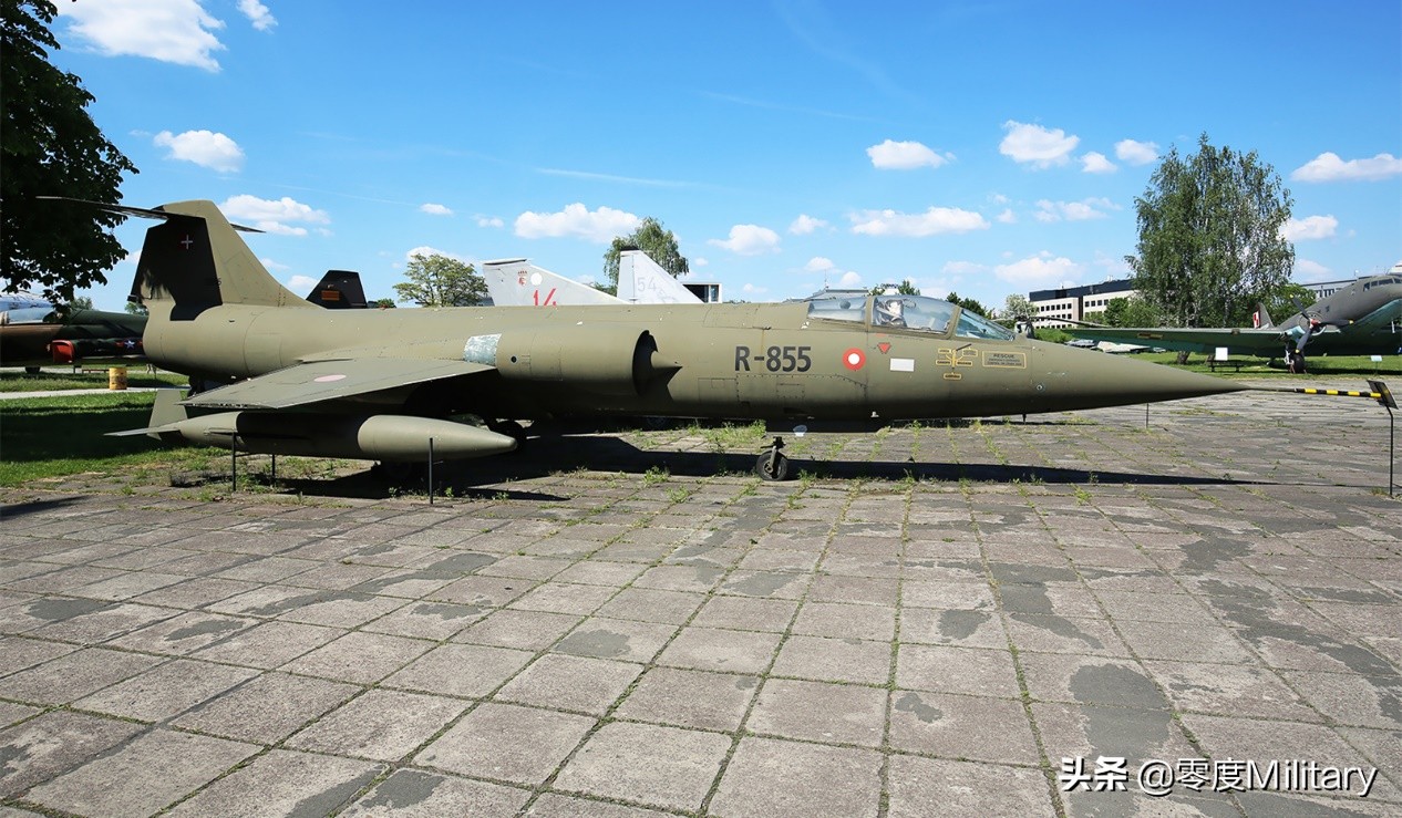 涓归害鐨囧绌哄啗瑁呭,鑻卞浗鐨囧绌哄啗杞扮偢涓归害